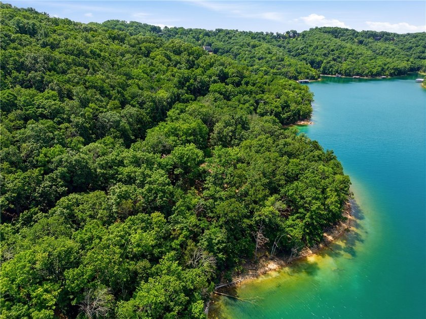Discover an exceptional single-family residence in the quiet and - photo 7