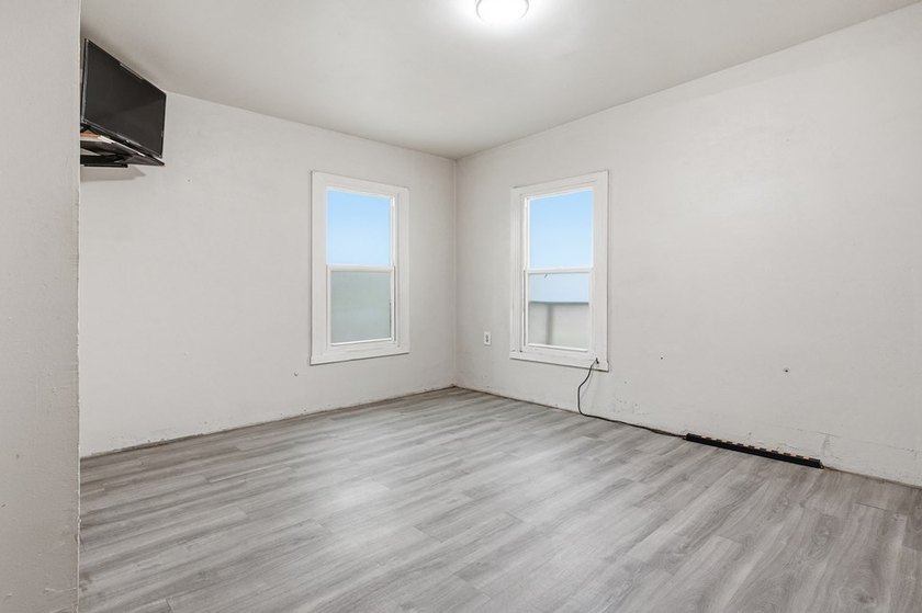 Don't miss out on this charming 2-bdrm,1 bath cottage - photo 15