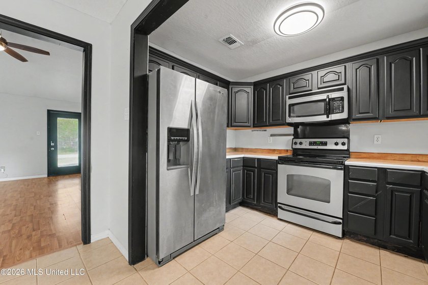 Great opportunity to own a 3 bedroom, 2 bathroom home in the - photo 7