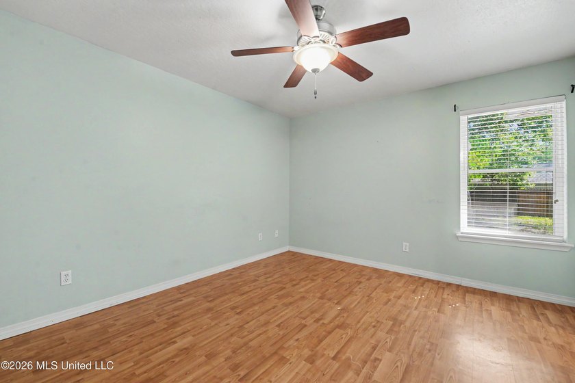 Great opportunity to own a 3 bedroom, 2 bathroom home in the - photo 10
