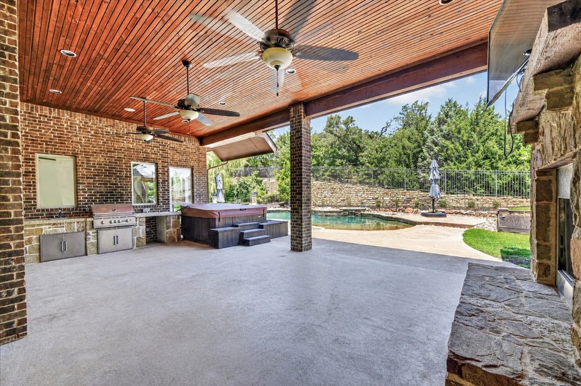 One of the largest Single-Story custom homes in Lantana's - photo 33