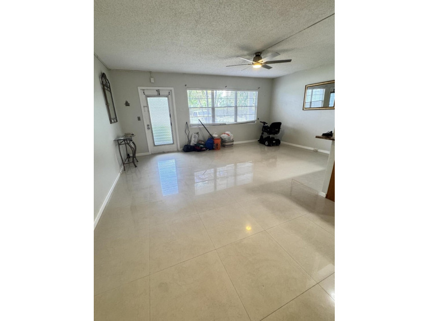 Welcome to this charming first-floor, one-bedroom - photo 2