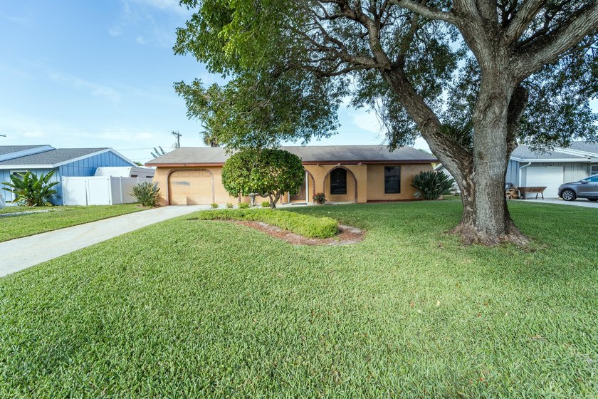 NO HOA! 3 bedroom/2 bath pool home located on a quiet street in - photo 2