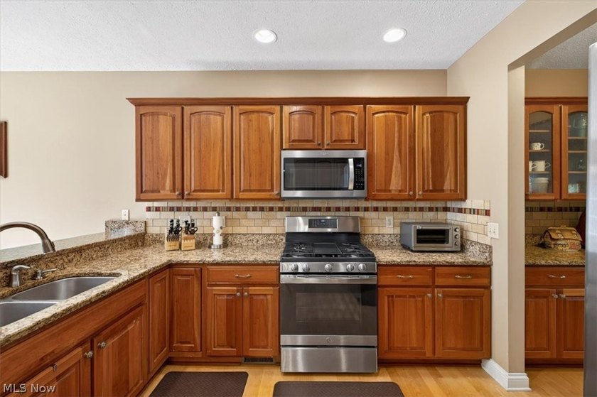 Discover this beautifully updated 3-bedroom cluster home in the - photo 15