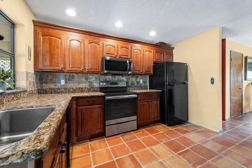 NO HOA! 3 bedroom/2 bath pool home located on a quiet street in - photo 5