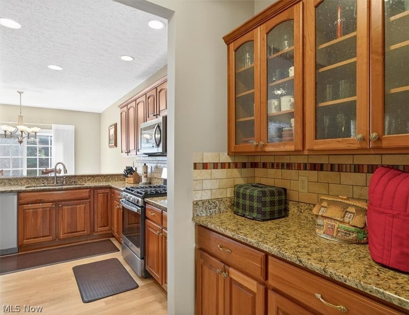 Discover this beautifully updated 3-bedroom cluster home in the - photo 16