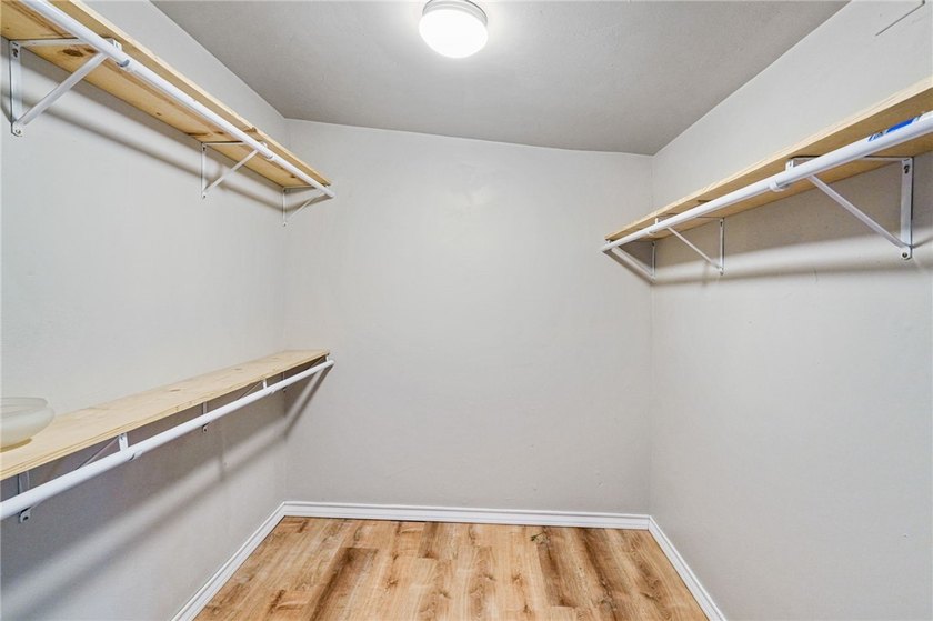 Move-in ready and beautifully remodeled, this charming 3-bedroom - photo 18