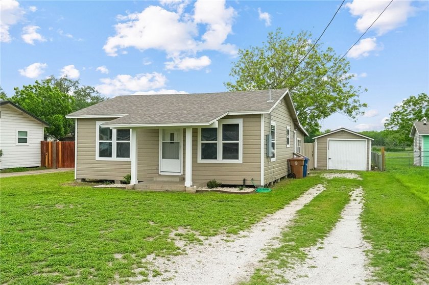 Move-in ready and beautifully remodeled, this charming 3-bedroom - photo 21