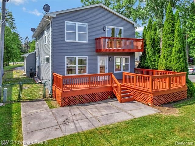 Welcome to this beautifully maintained home nestled in the heart - photo 5