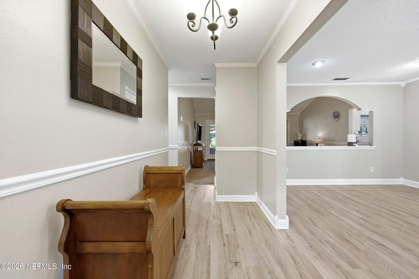 Welcome home to this beautifully maintained all-brick 3-bedroom - photo 5