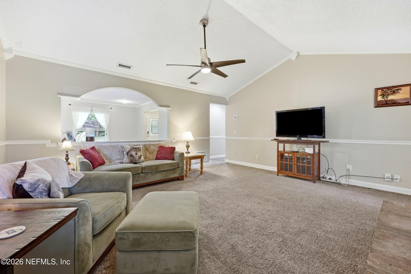 Welcome home to this beautifully maintained all-brick 3-bedroom - photo 9