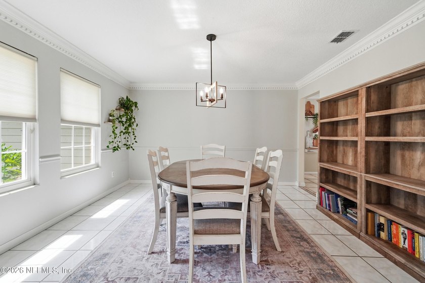 Welcome to this beautiful 4-bedroom, 2.5-bath home in the heart - photo 4