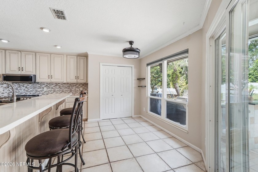 Welcome to this beautiful 4-bedroom, 2.5-bath home in the heart - photo 8
