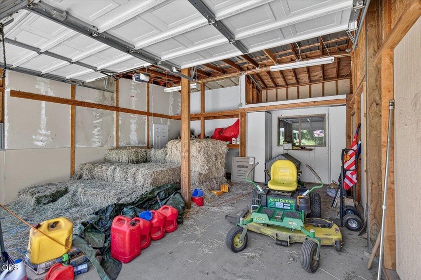 Picturesque Creekfront Farmhouse on 5.03 fully fenced acres! - photo 33