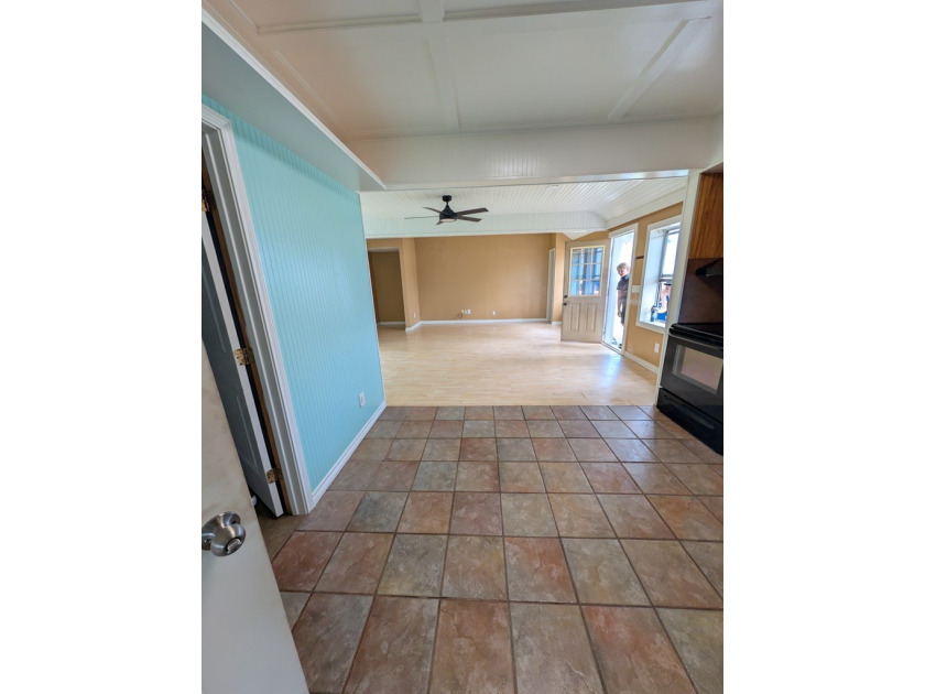 Charming 1-bedroom home with a spacious, fully fenced yard - photo 7