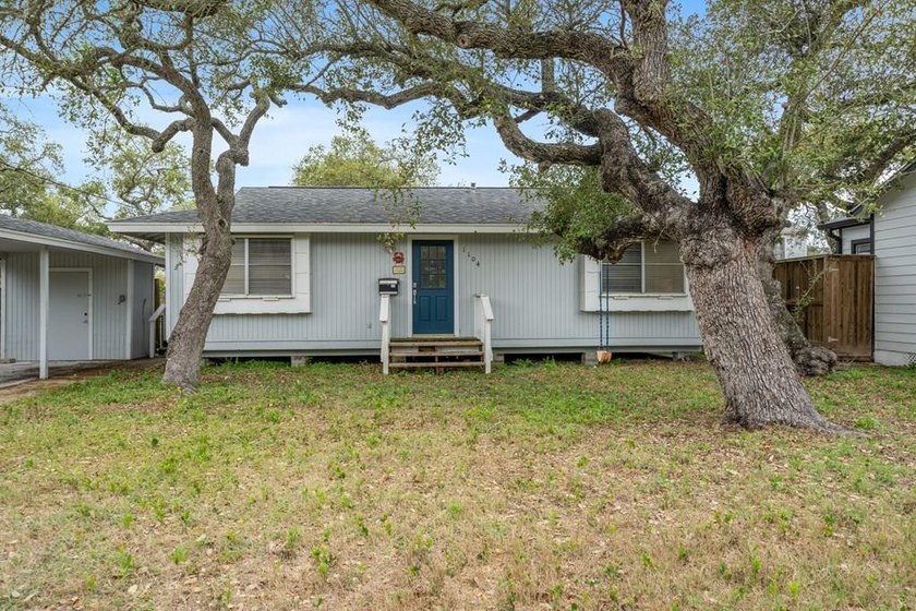 Furnished 2-Bedroom Cottage Just Steps from the Beach! Welcome - photo 2