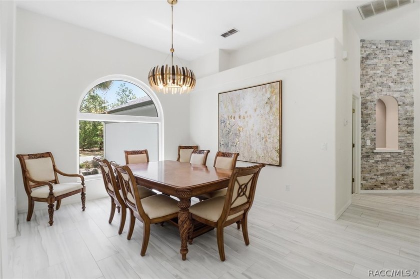 *$10,000 buyer's credit at closing with acceptable offer* - photo 7