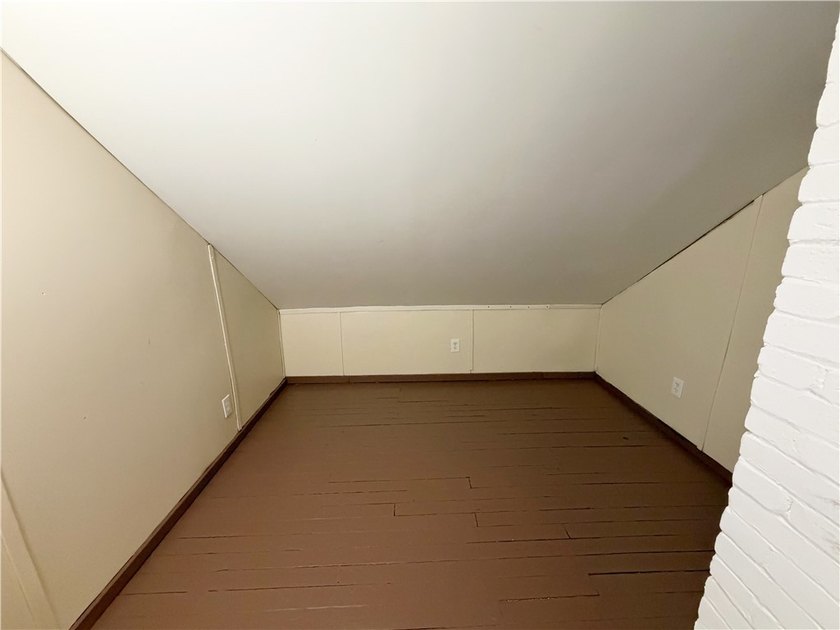 Beautifully maintained Cape Cod home located on a quiet street - photo 11