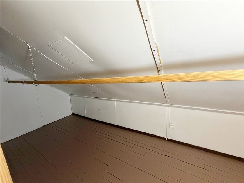 Beautifully maintained Cape Cod home located on a quiet street - photo 12