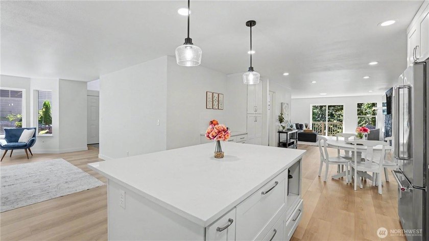 Experience the perfect blend of modern design and Northwest - photo 14