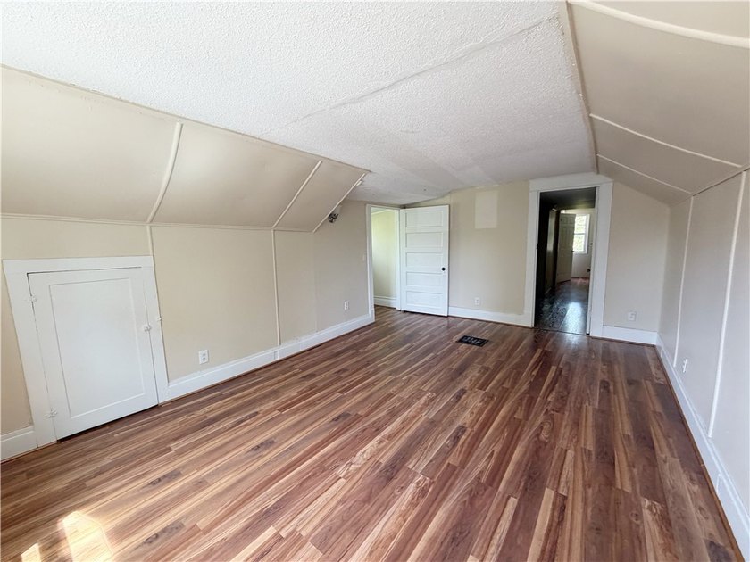 Beautifully maintained Cape Cod home located on a quiet street - photo 15