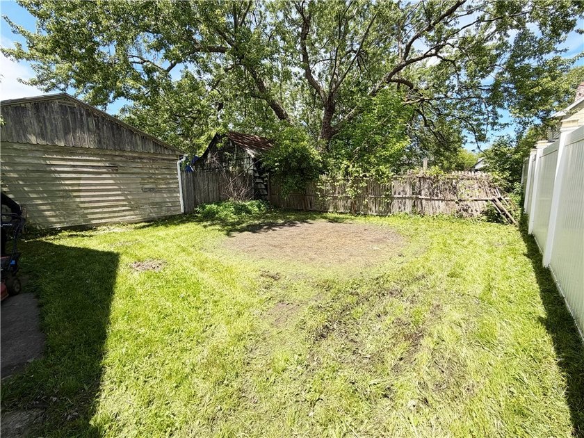 Beautifully maintained Cape Cod home located on a quiet street - photo 17