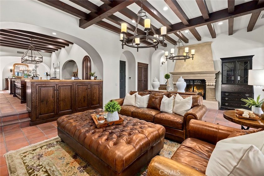 Nestled serenely on the front row, this extraordinary estate - photo 20