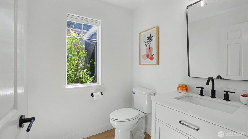 Experience the perfect blend of modern design and Northwest - photo 21