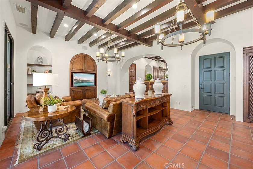 Nestled serenely on the front row, this extraordinary estate - photo 22