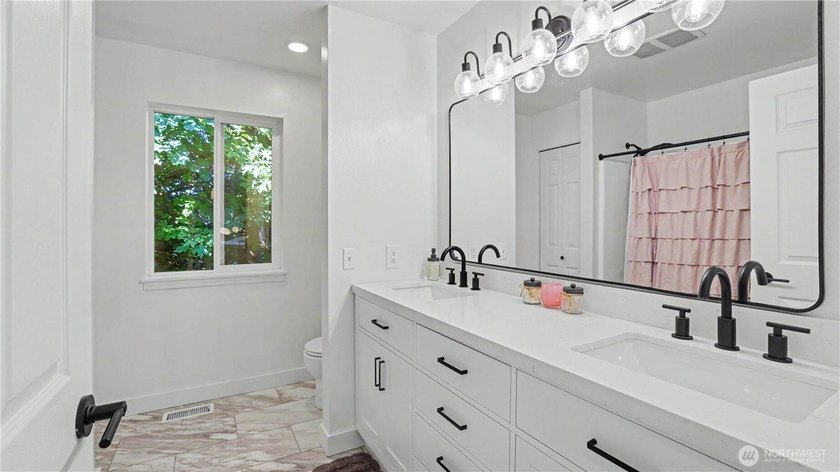 Experience the perfect blend of modern design and Northwest - photo 22