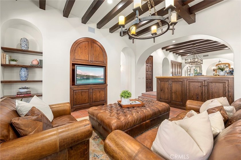 Nestled serenely on the front row, this extraordinary estate - photo 23