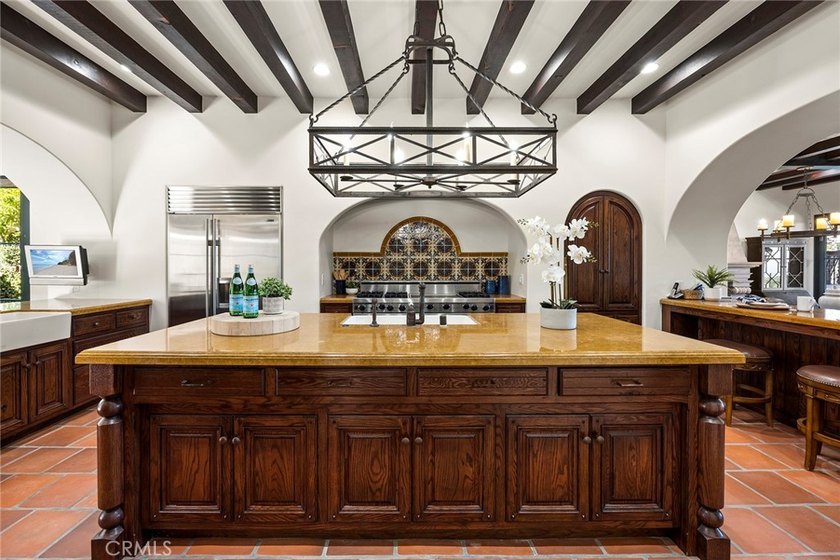 Nestled serenely on the front row, this extraordinary estate - photo 29