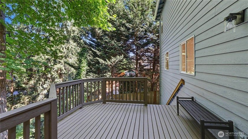 Experience the perfect blend of modern design and Northwest - photo 34
