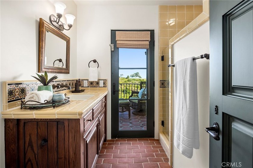 Nestled serenely on the front row, this extraordinary estate - photo 35