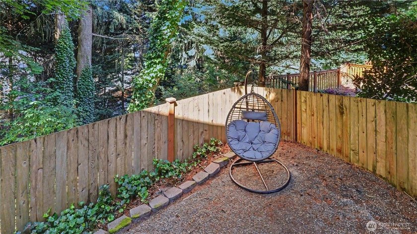 Experience the perfect blend of modern design and Northwest - photo 38