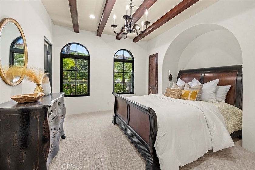 Nestled serenely on the front row, this extraordinary estate - photo 39