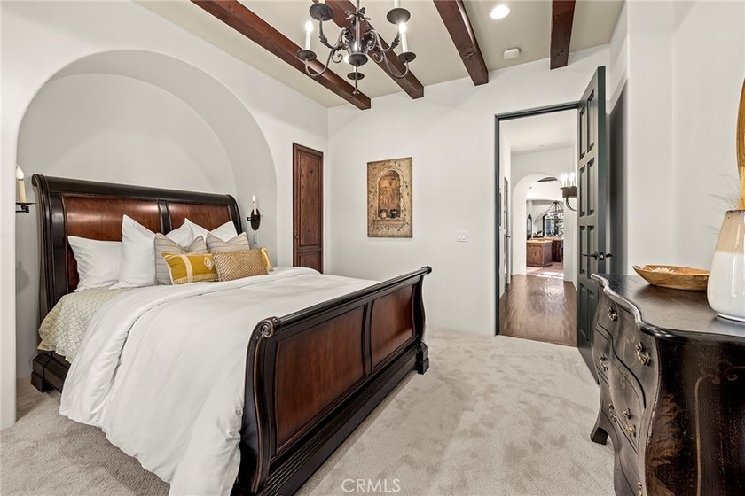 Nestled serenely on the front row, this extraordinary estate - photo 41