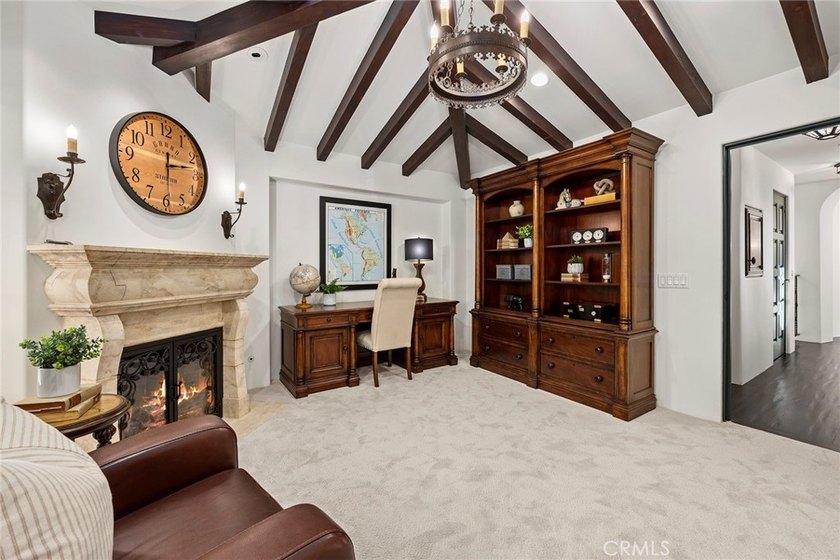 Nestled serenely on the front row, this extraordinary estate - photo 49