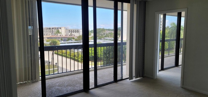 2/2 UNIT, OPEN KITCHEN, PANTRY &amp; BREAKFAST AREA, TILED DINING - photo 2
