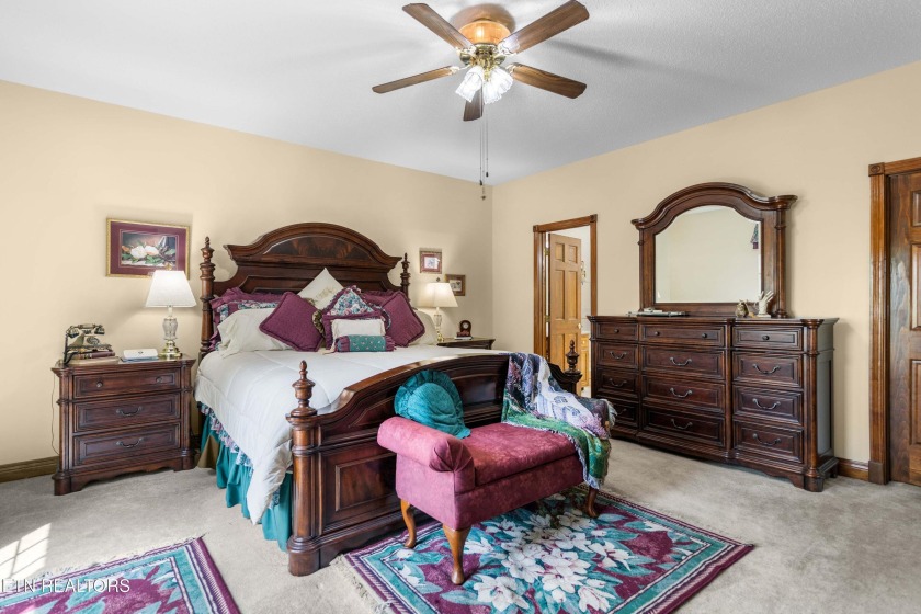 PRICE IMPROVEMENT. Lovely Legacy Estate Home on 2 Acres - photo 15