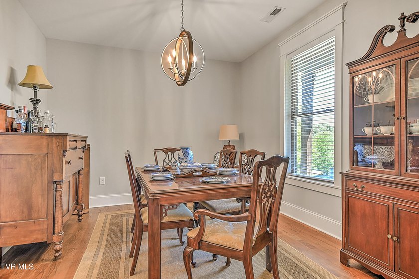 Back on the Market at no fault of house or Sellers. Luxury - photo 15