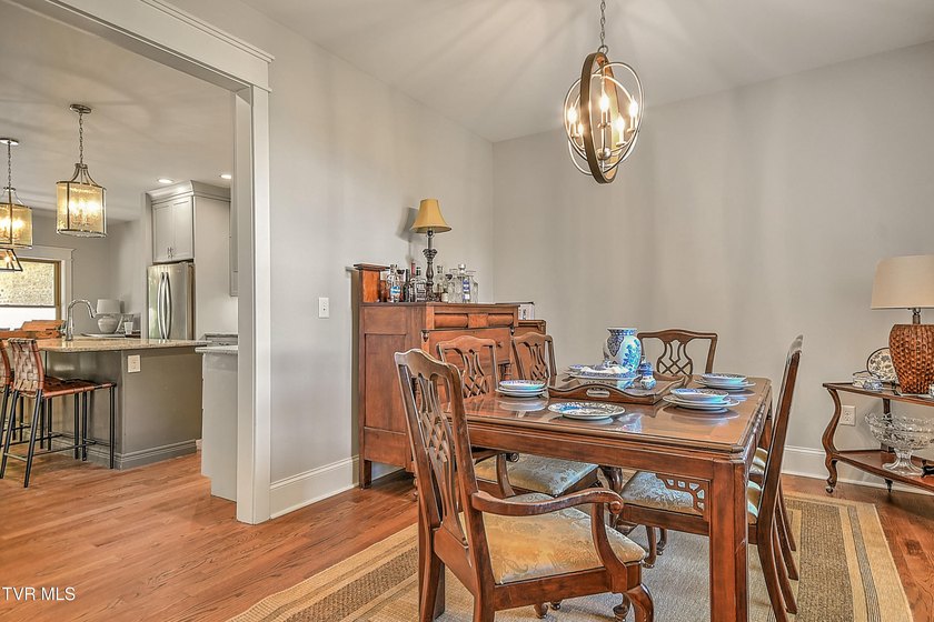 Back on the Market at no fault of house or Sellers. Luxury - photo 16