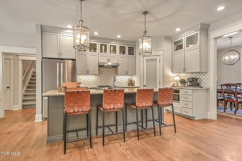 Back on the Market at no fault of house or Sellers. Luxury - photo 19