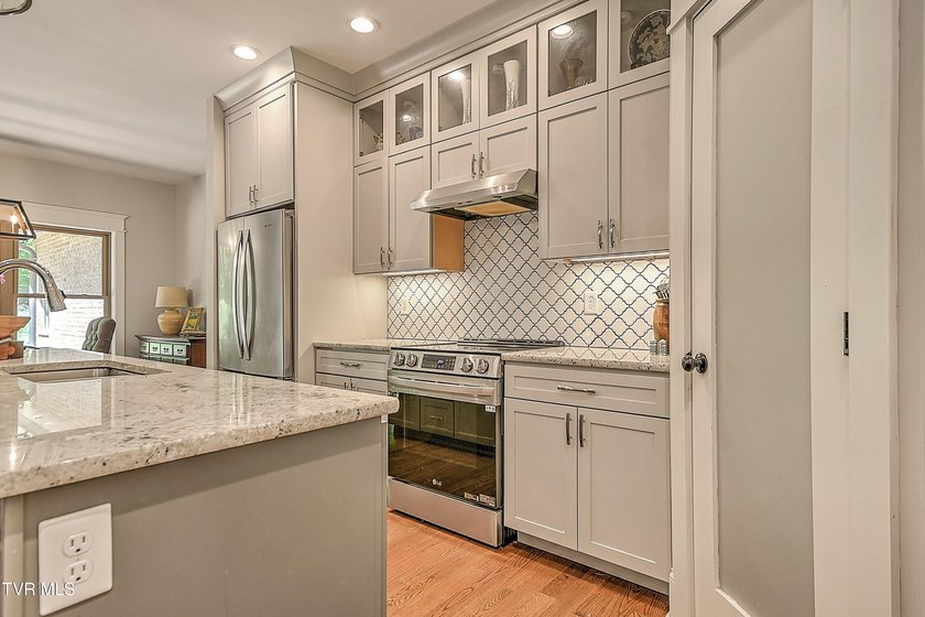 Back on the Market at no fault of house or Sellers. Luxury - photo 21