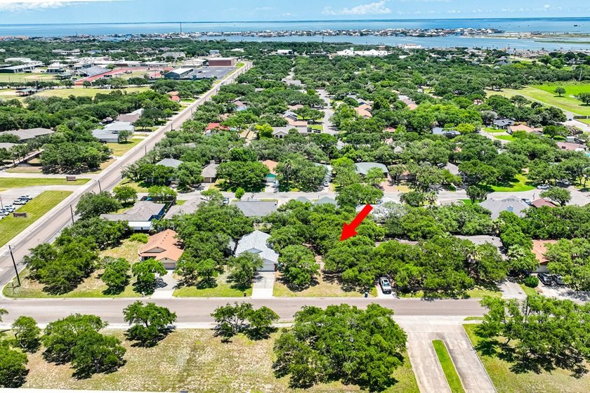 Build your dream home right in the middle of Rockport! This lot - photo 2