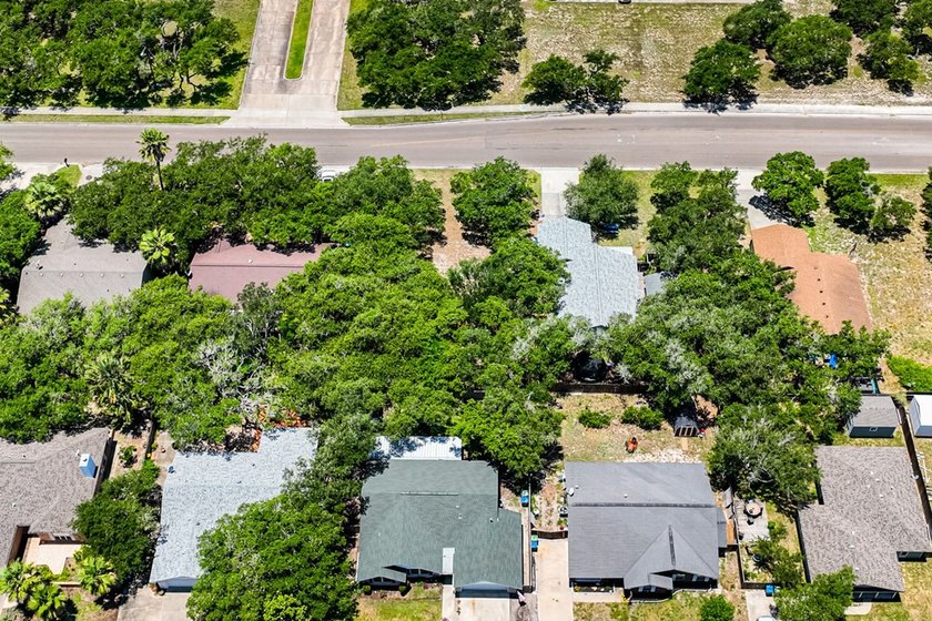 Build your dream home right in the middle of Rockport! This lot - photo 3