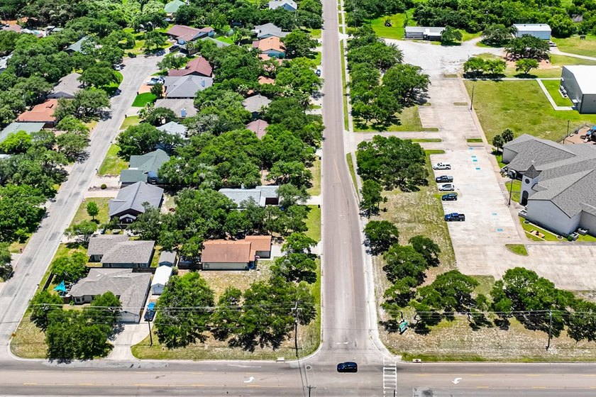 Build your dream home right in the middle of Rockport! This lot - photo 5