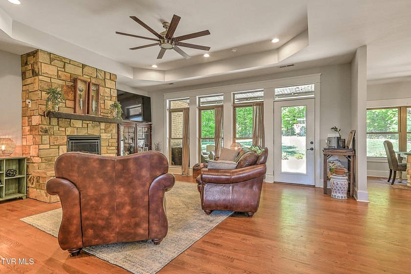 Back on the Market at no fault of house or Sellers. Luxury - photo 27