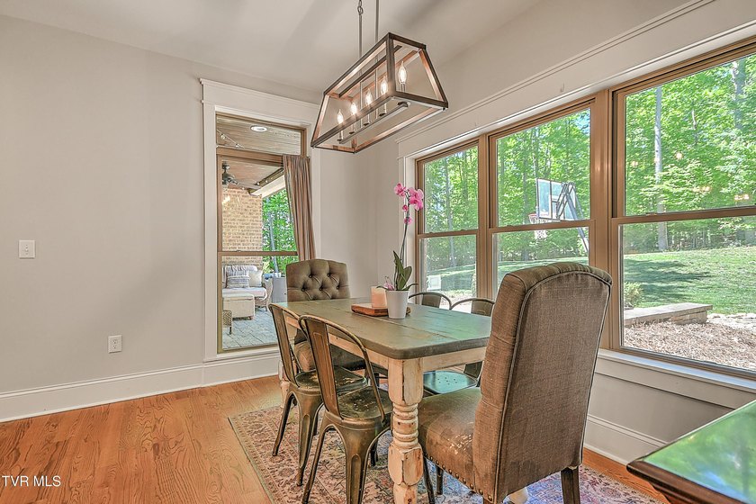 Back on the Market at no fault of house or Sellers. Luxury - photo 33