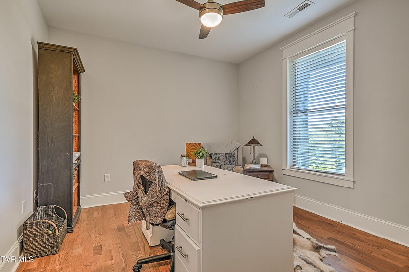Back on the Market at no fault of house or Sellers. Luxury - photo 34